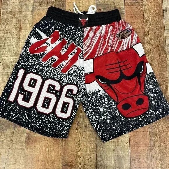 Mitchell & Ness 1996 NBA Finals Chicago Bulls Shorts - Picture 1 of 9